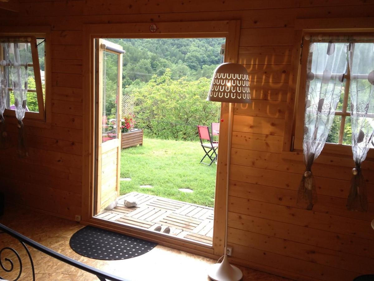 Maison De Vacances Avec Ses Petits Chalets Aouste-sur-Sye Luaran gambar