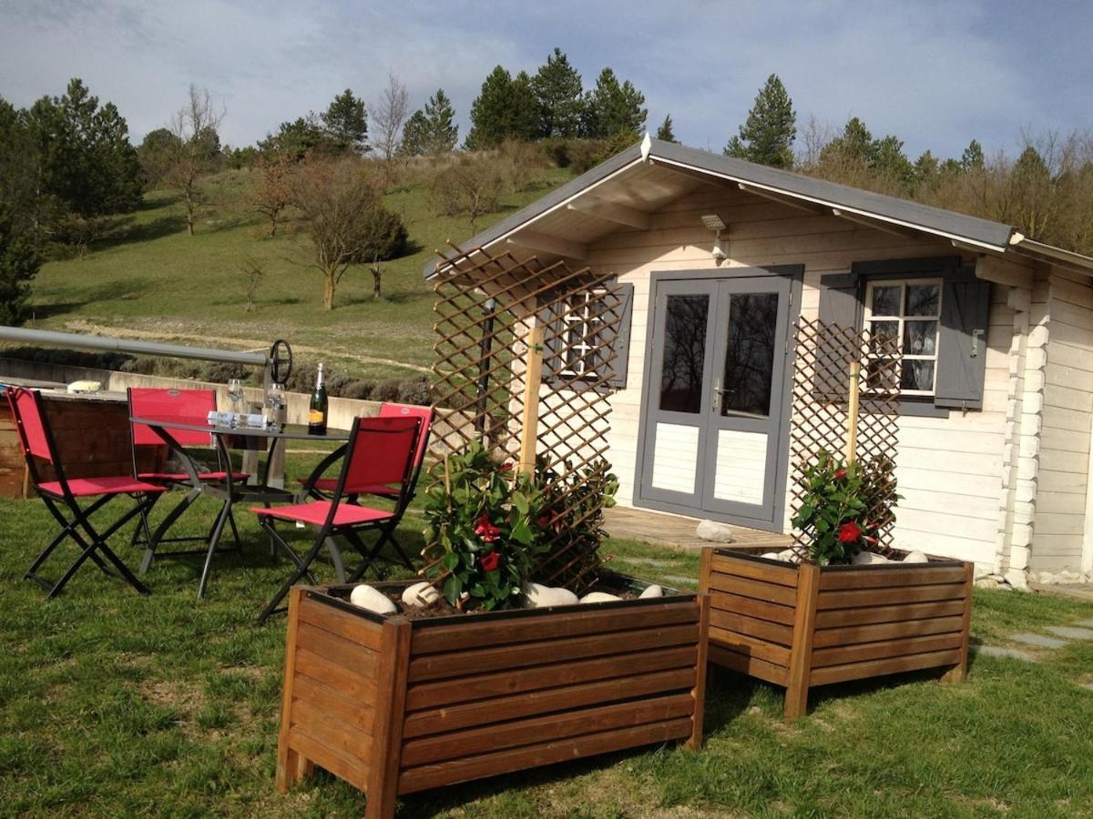 Maison De Vacances Avec Ses Petits Chalets Aouste-sur-Sye Luaran gambar